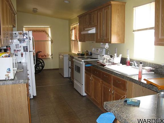 5th image of 3231 E John L Ave