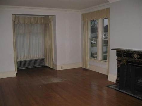 5th image of 402 W Corunna Ave