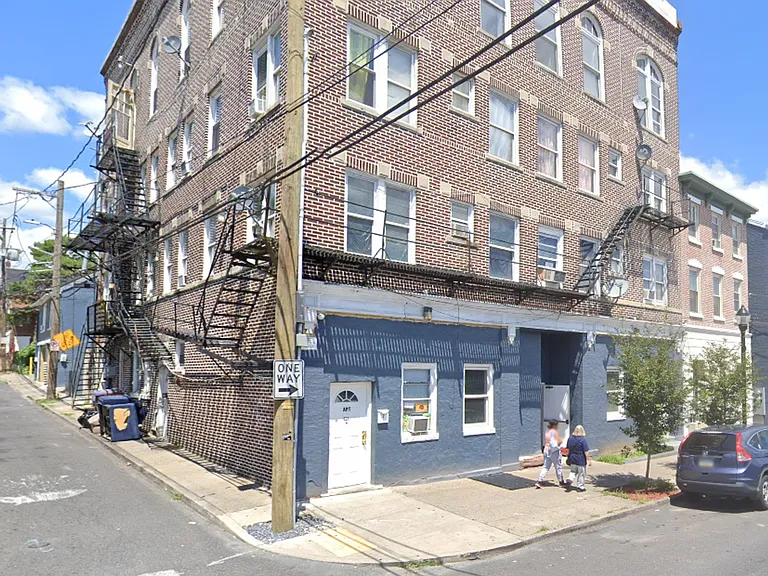 621 W Turner St — Photo 2