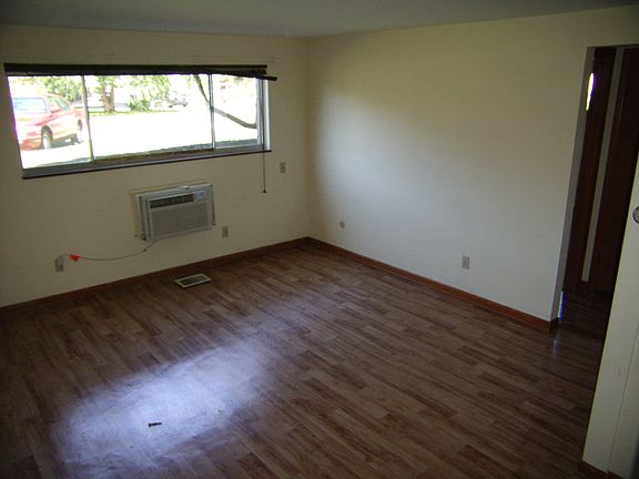 3rd image of 167 Delhi Ave APT A