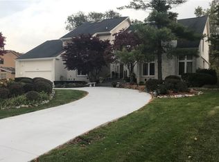4197 Strathdale Ln, West Bloomfield, MI 48323