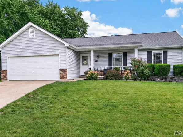 708 Woodland Ridge Dr, Saint Peters, MO 63376