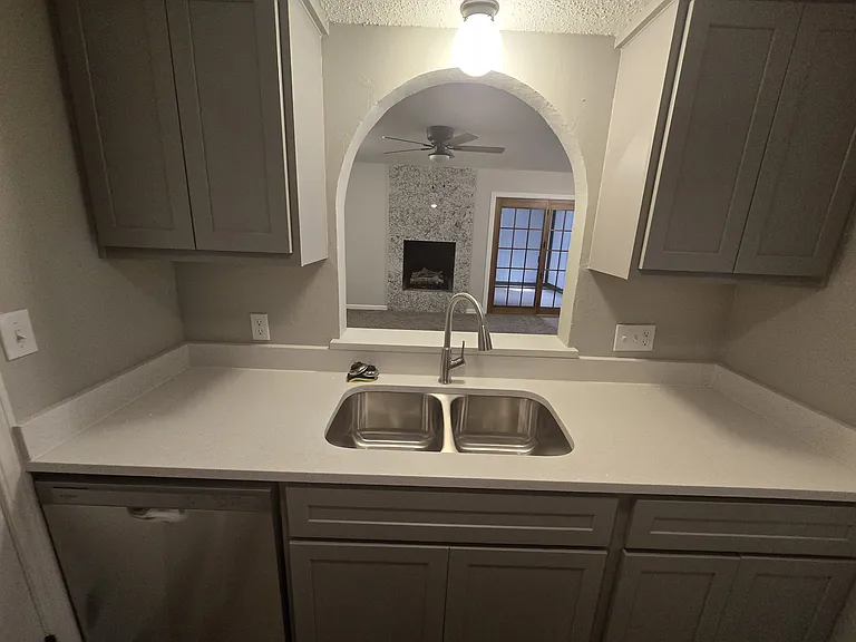 1303 Canterbury Blvd — Photo 10