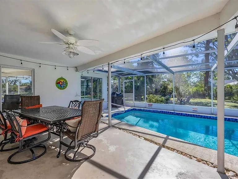 2410 Cass St — Photo 25