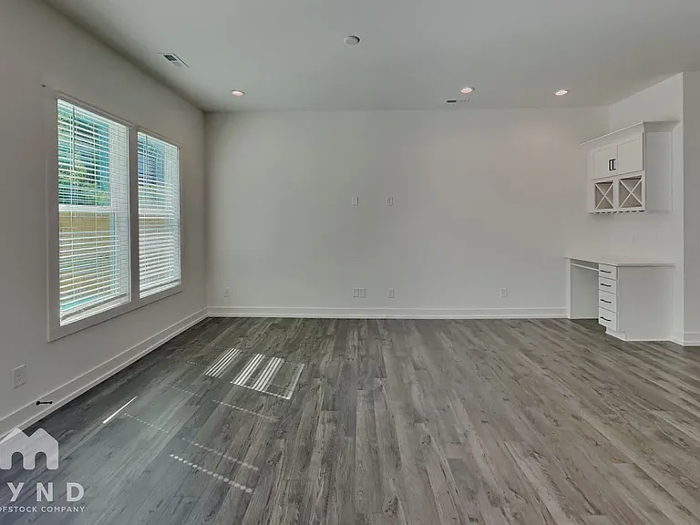 1023 Trembeth Dr — Photo 2