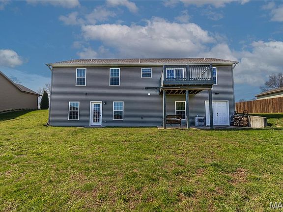3rd image of 418 Hillcrest Dr
