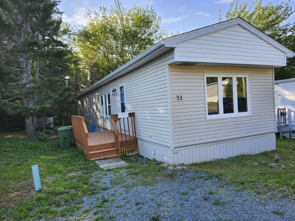 21 Commodore Ave, Middle Sackville, NS B4E 3B2