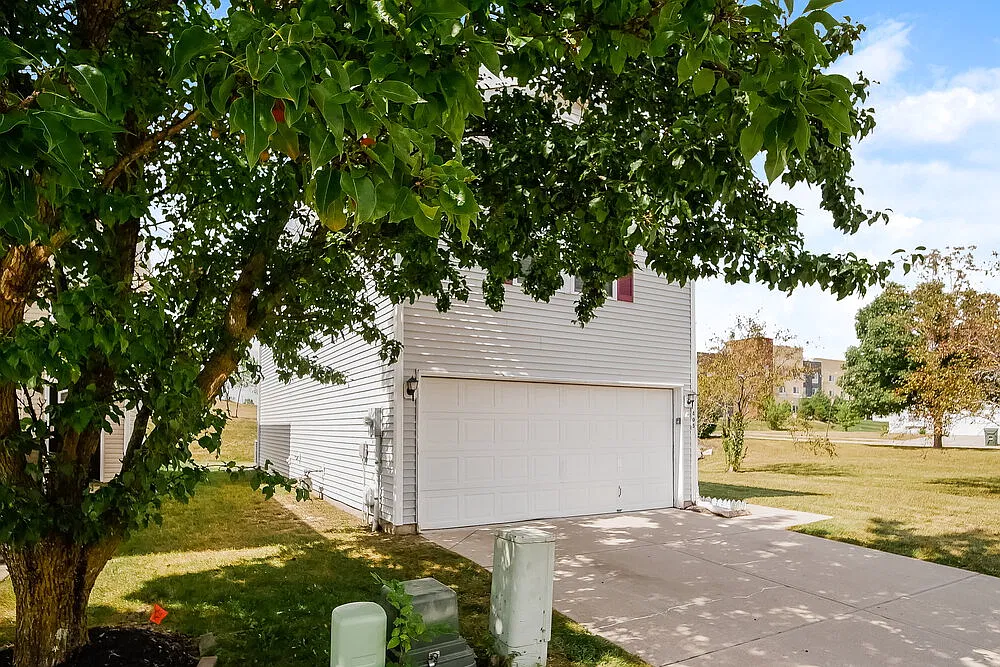 3 bed, 2.5 bath, 1368 sqft, $1,580 — Photo 4