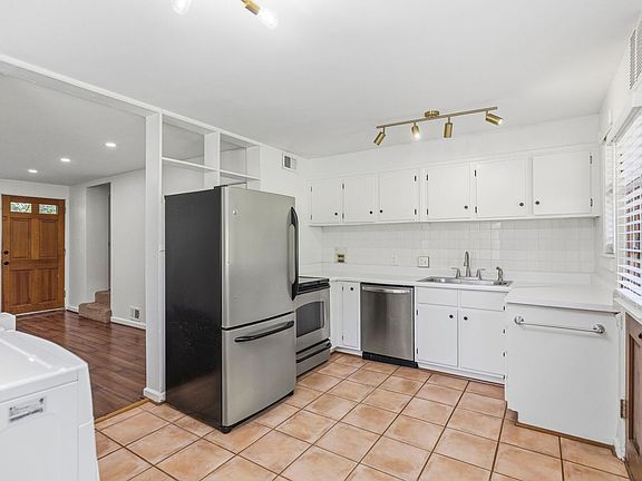 3rd image of 16 Faris Cir