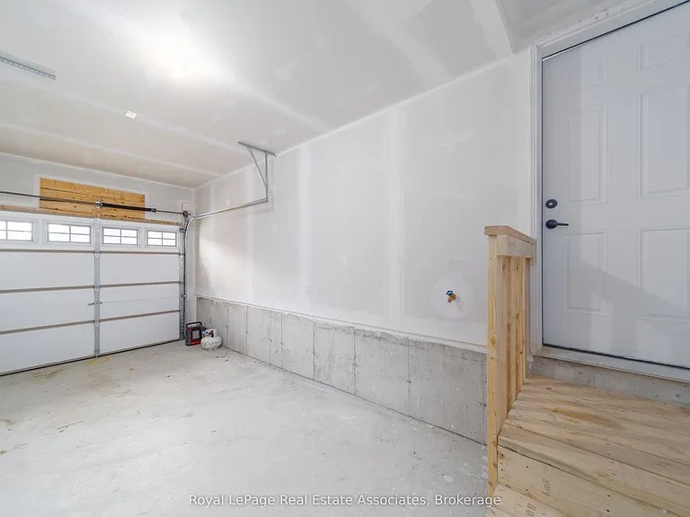 12 Hay Ln — Photo 5