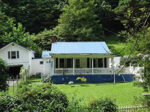 3761 Stewart St, Welch, WV 24801
