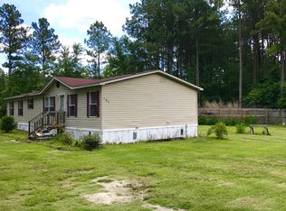 121 Pinebark Dr, Hamlet, NC 28345