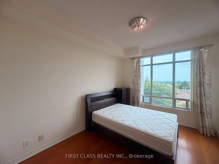 11121 Yonge St #422 — Photo 10