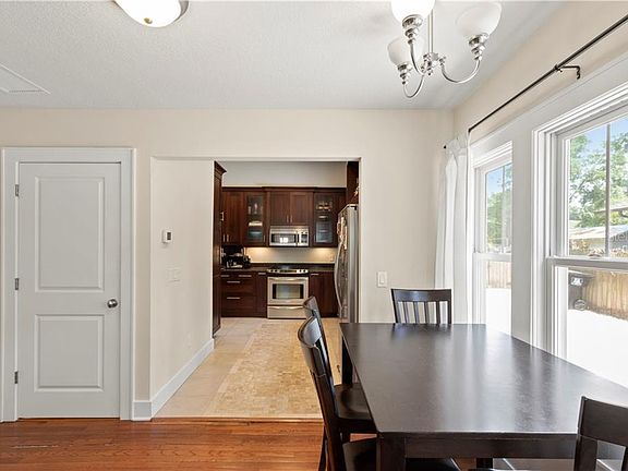 5th image of 2223 Amherst Ave Unit It
