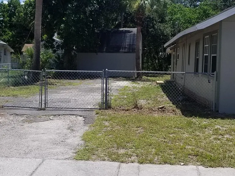 1910 Quincy St S — Photo 11