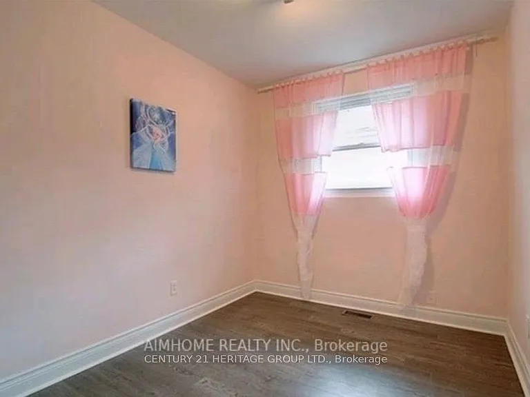 39 Lindsay Ave #MAIN FLOOR — Photo 7