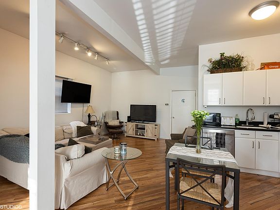 4th image of 2518 N Ashland Ave APT 1R