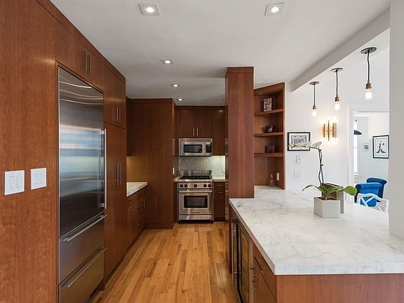 4th image of 20 W 72nd St #1208