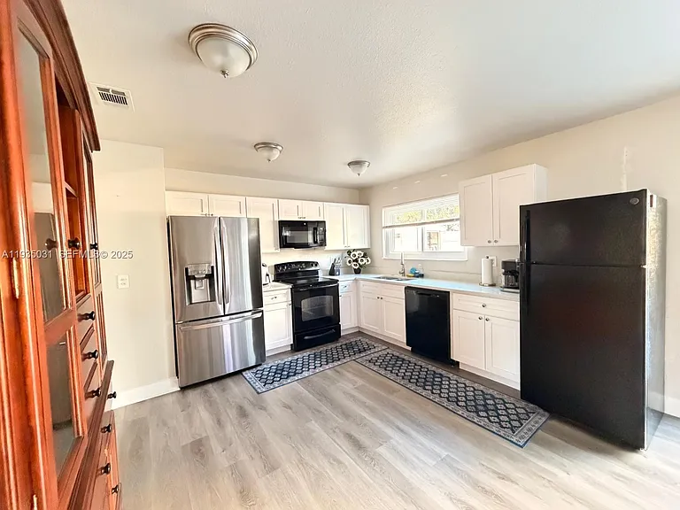 5474 Kenwood Dr — Photo 3