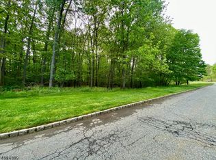 100 Stonehedge Ln, Sparta, NJ 07871