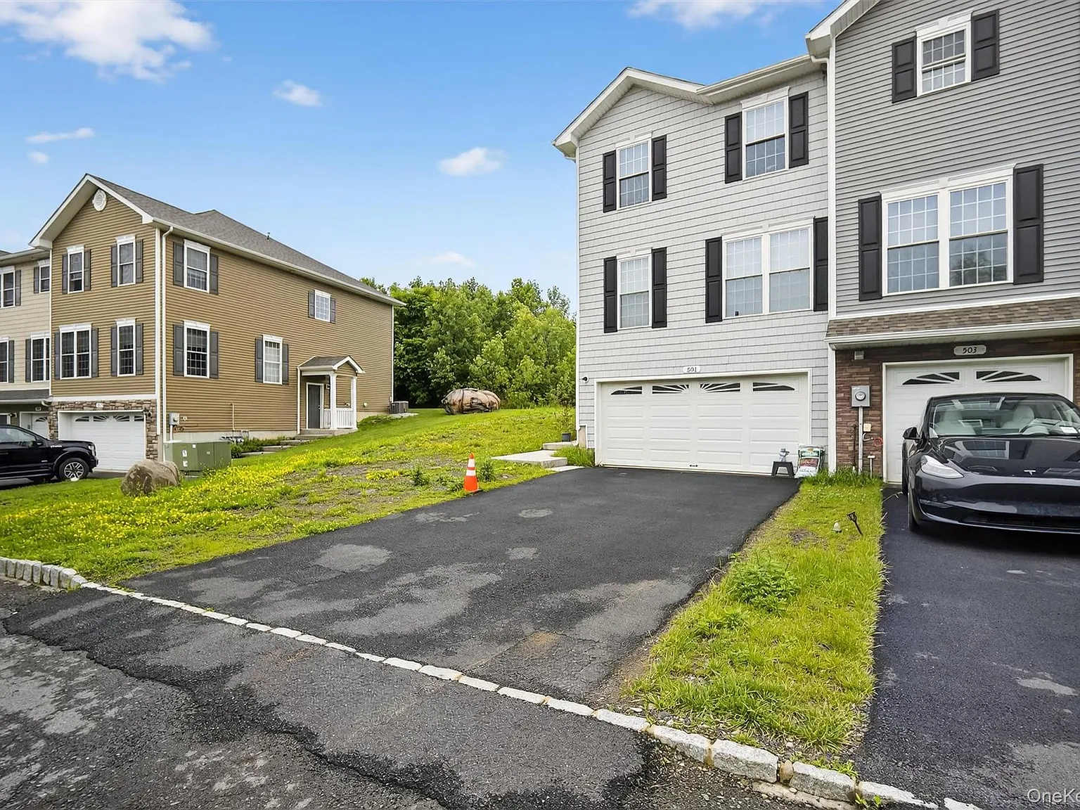 3 bed, 4.0 bath, 2550 sqft, $3,500 — Photo 2