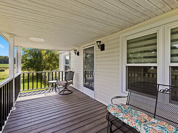 4th image of 4076 Blake Ln