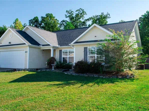 2630 Pepperstone Dr, Graham, NC 27253
