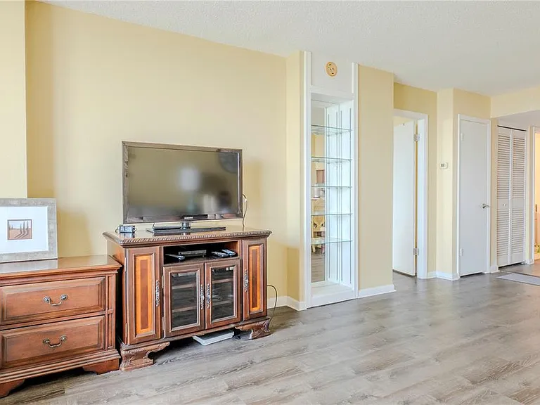2620 Cove Cay Dr #802 — Photo 6