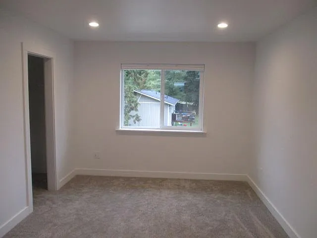 6731 NE Center St — Photo 8