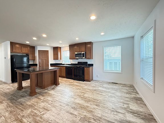 5th image of 105 20th St NW #199