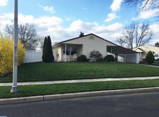 51 Thimbleberry Ln, Levittown, PA