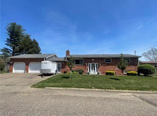 251 Greenbrier Ave, Williamstown, WV 26187