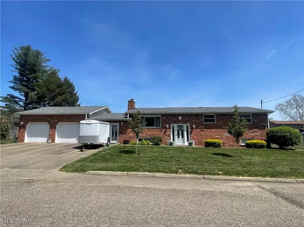 251 Greenbrier Ave, Williamstown, WV 26187