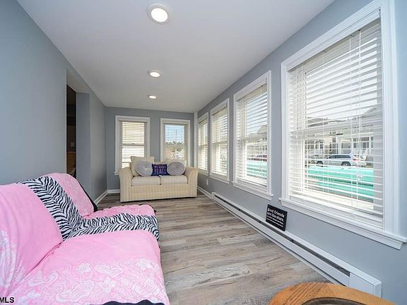 3rd image of 938 Bay Ave #1