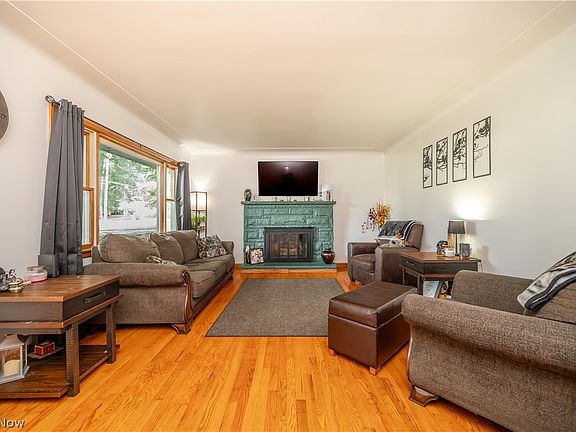 4th image of 3832 Edinburgh Dr