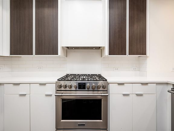 4th image of 717 Riverside Dr #903