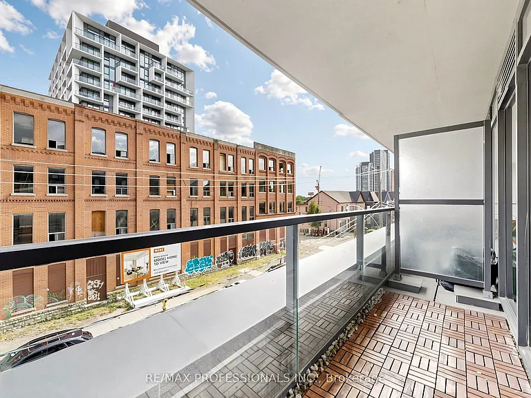 90 Niagara St #311 — Photo 21