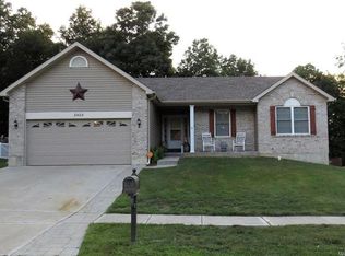 2424 Silver Lake Estates Dr, Pacific, MO 63069