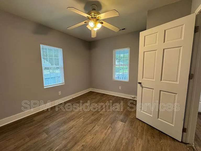 1407 Norman St — Photo 9
