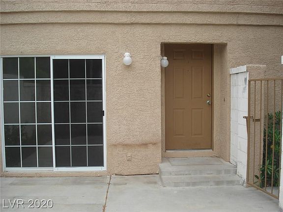 2nd image of 2842 Briar Knoll Dr