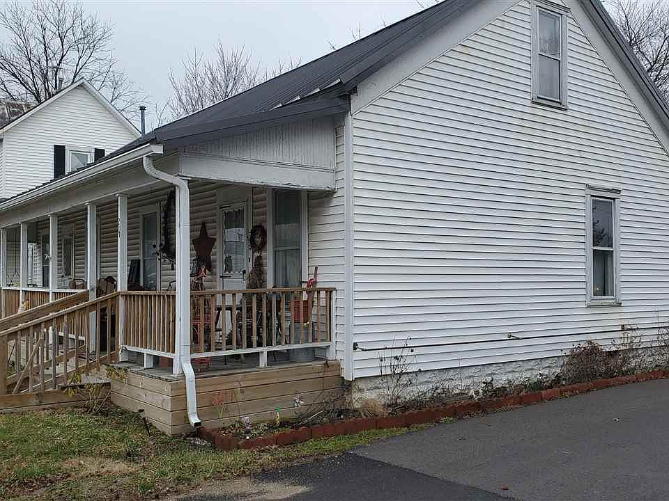 2nd image of 201 N Main St