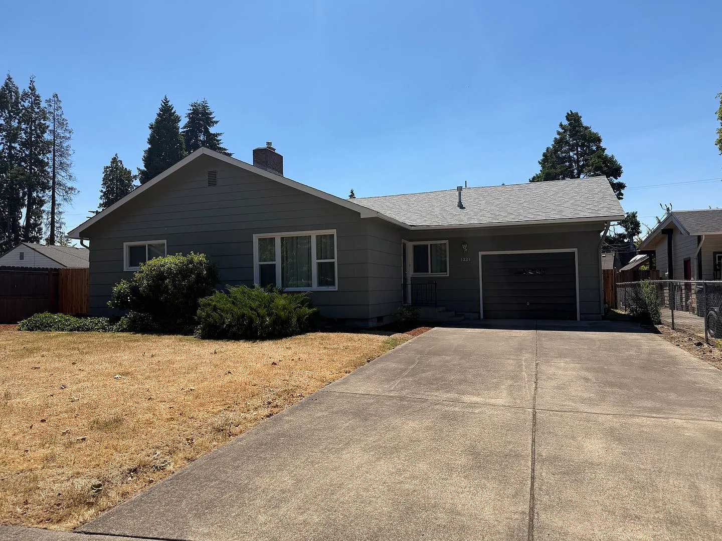 Beautifully updated 4-bedroom 2-bathroom home in a Springfield! — Photo 1