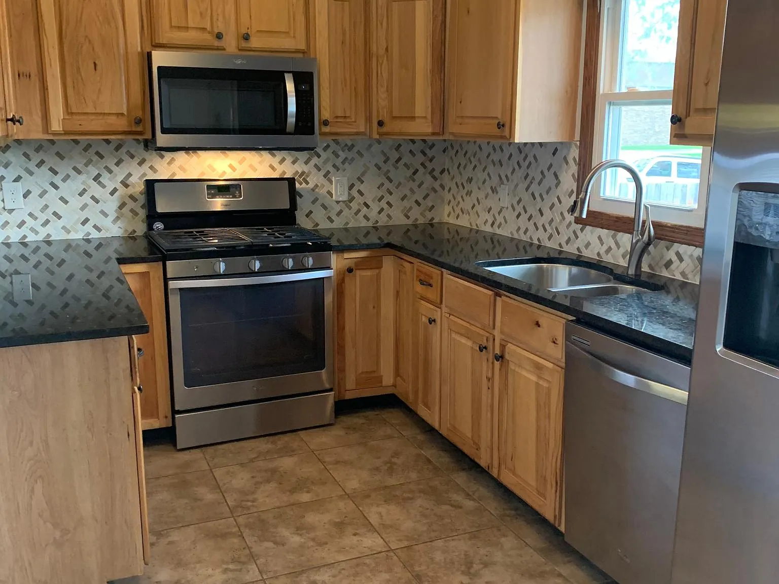 4 bed, 1800 sqft, $2,295 — Photo 4