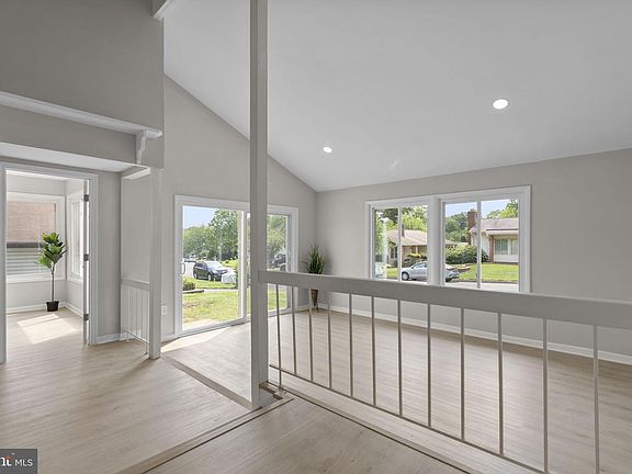 2nd image of 13 Wrightwood Pl