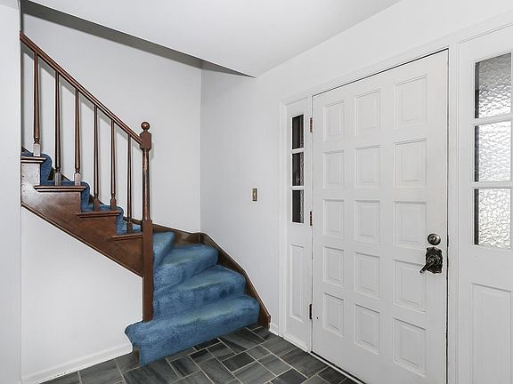 3rd image of 9 Branchwood Dr