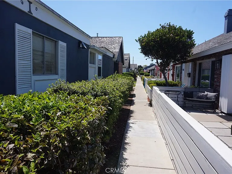 2423 Minuteman Way — Photo 15