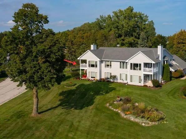 1606 Memorial Dr Unit 104, Sturgeon Bay, WI 54235