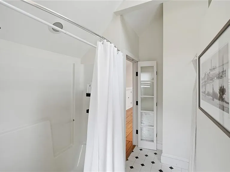 52 Berkeley Ave — Photo 33