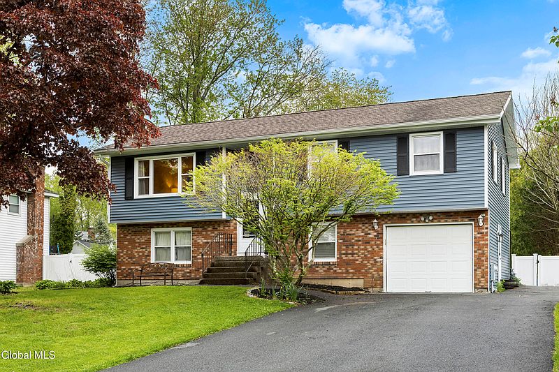 2nd image of 28 Vista Lane