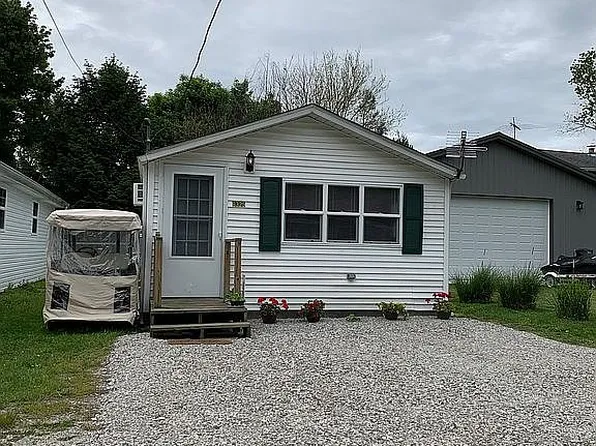 6325 E Lake Ave, Knox, IN 46534